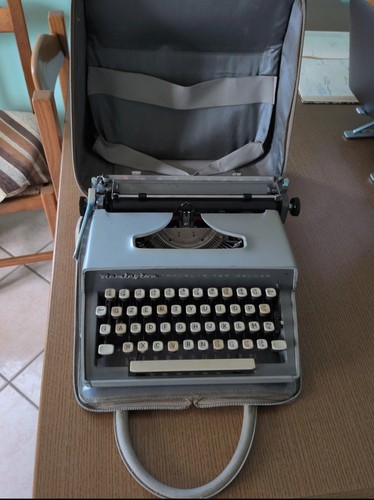 Macchina scrivere con - da,